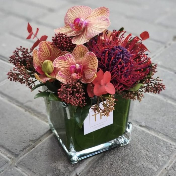 Luxury Mixed Flower Arrangement in Acrylic Glass Vase – Elegant Gift & Decor